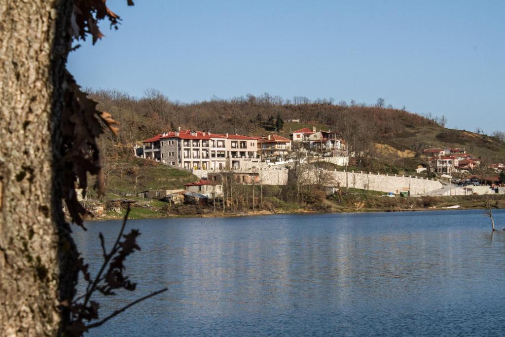 Titagion Hotel Plastiras-Stausee Exterior foto