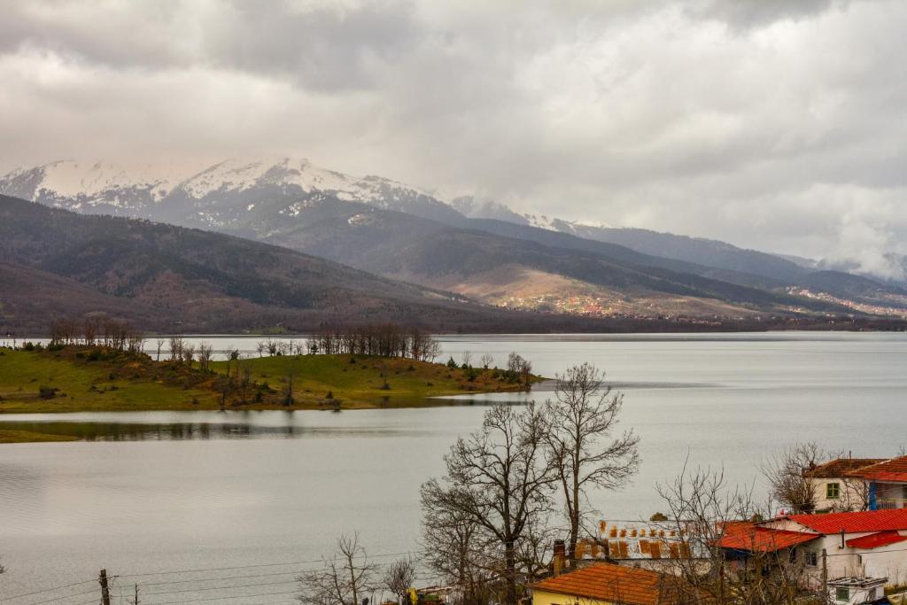 Titagion Hotel Plastiras-Stausee Exterior foto